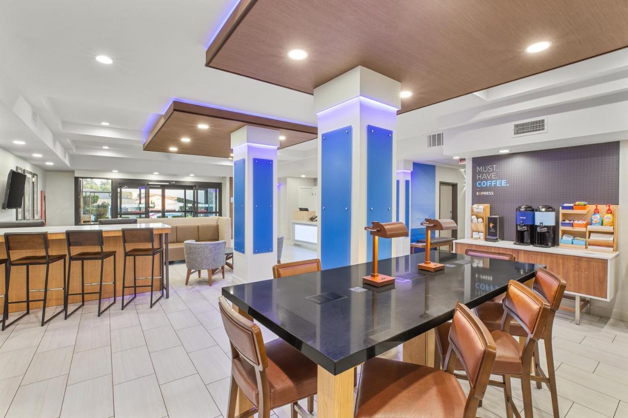 Holiday Inn Express & Suites Tacoma By Ihg Eksteriør billede